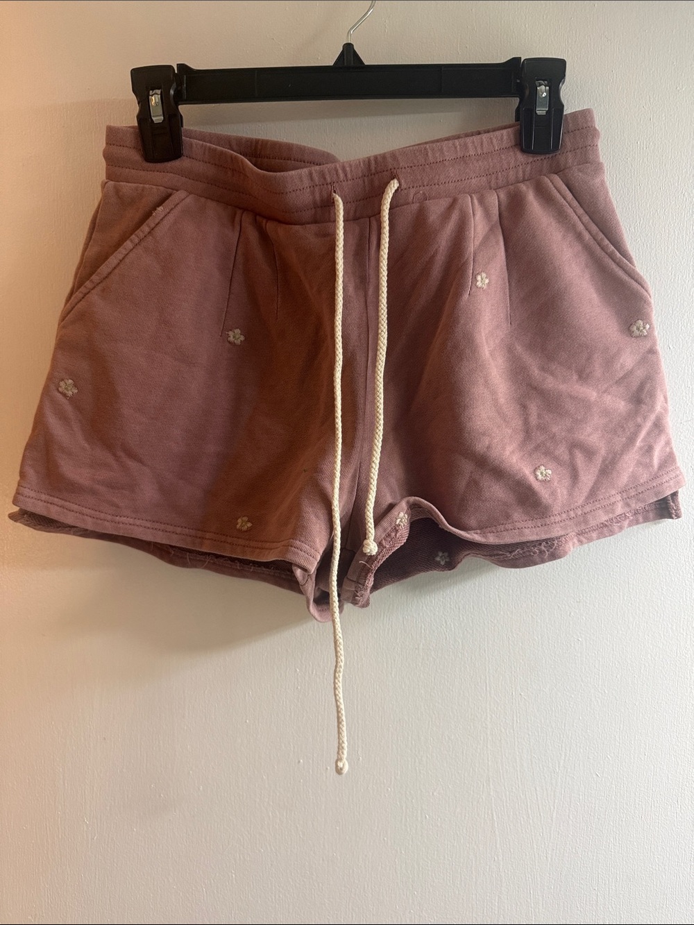 Luxe Mauve Daisy Embroidered Drawstring Athletic Shorts